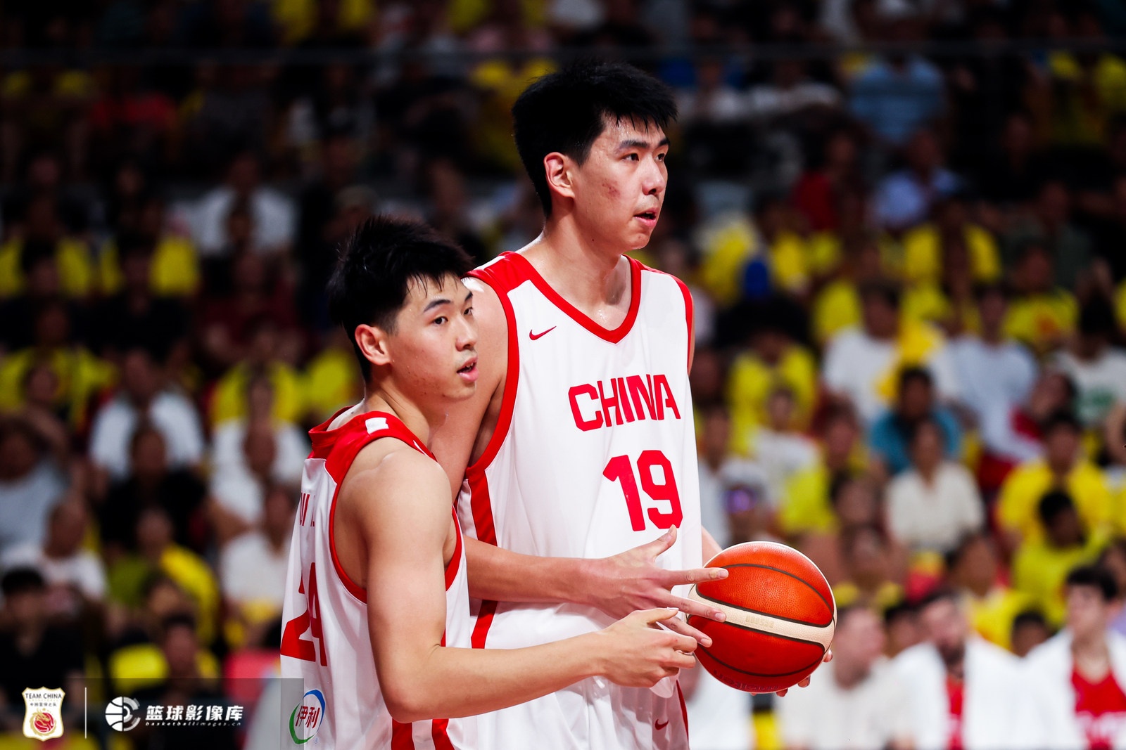 世界杯直播软件下载-媒体人:中国男篮集训队老中青3代搭配 年龄结构合理开始逐步换血
